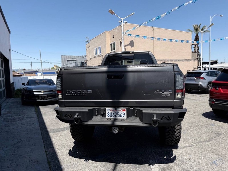 Dodge Ram 2500 Vehicle Full-screen Gallery Image 05