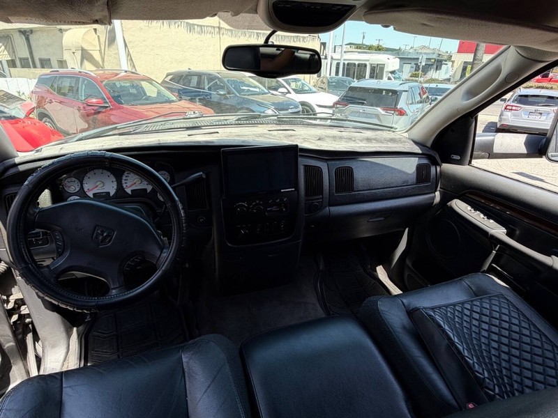 Dodge Ram 2500 Vehicle Full-screen Gallery Image 12