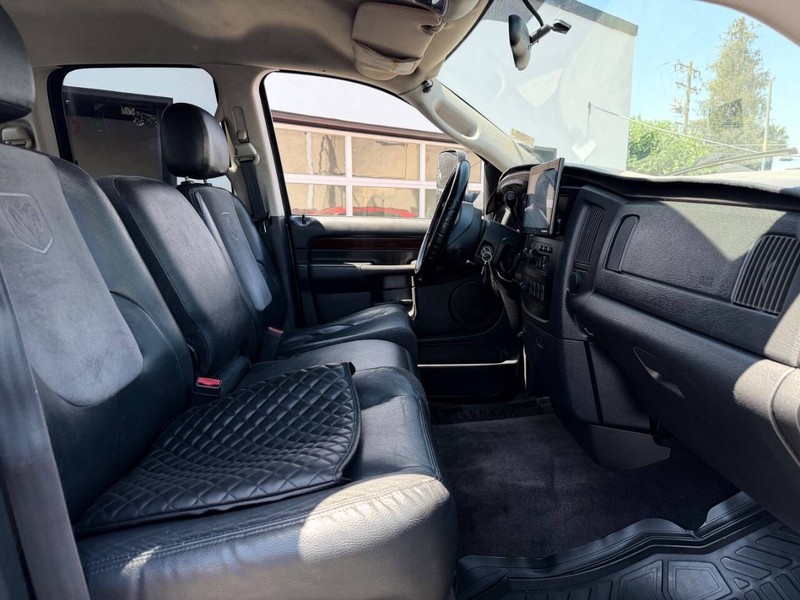 Dodge Ram 2500 Vehicle Full-screen Gallery Image 13