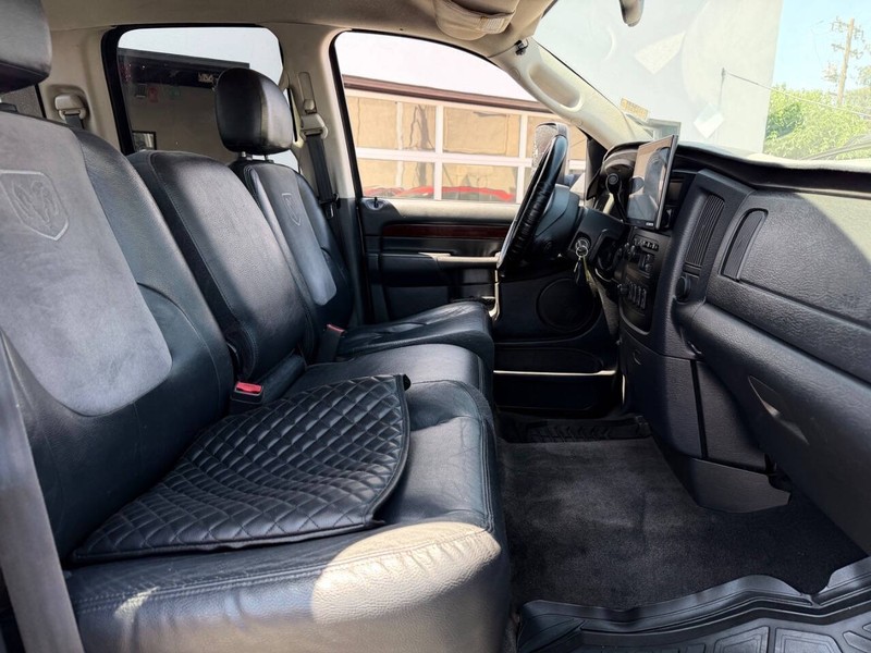 Dodge Ram 2500 Vehicle Full-screen Gallery Image 14