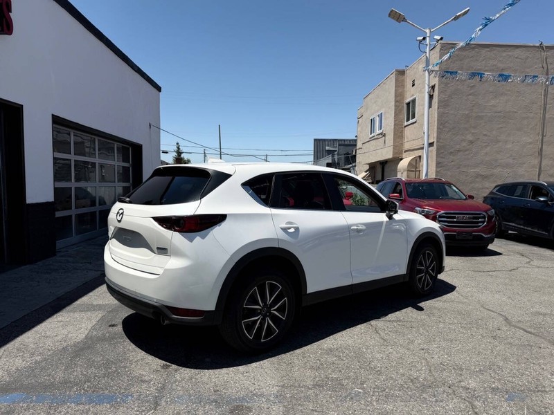 Mazda CX-5 Vehicle Full-screen Gallery Image 06