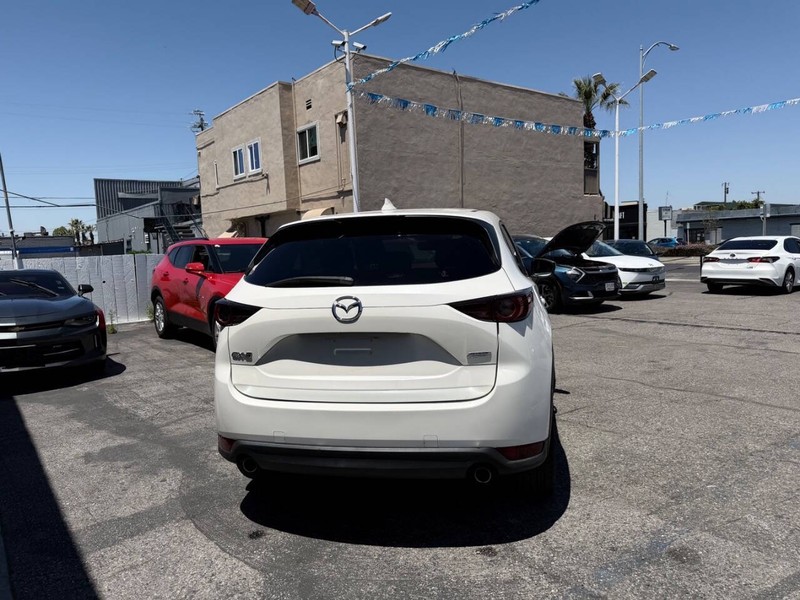 Mazda CX-5 Vehicle Full-screen Gallery Image 07