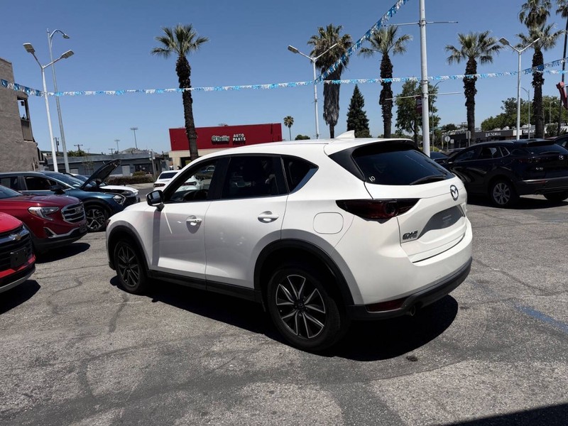 Mazda CX-5 Vehicle Full-screen Gallery Image 08