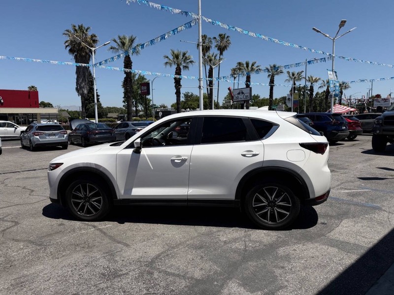 Mazda CX-5 Vehicle Full-screen Gallery Image 09