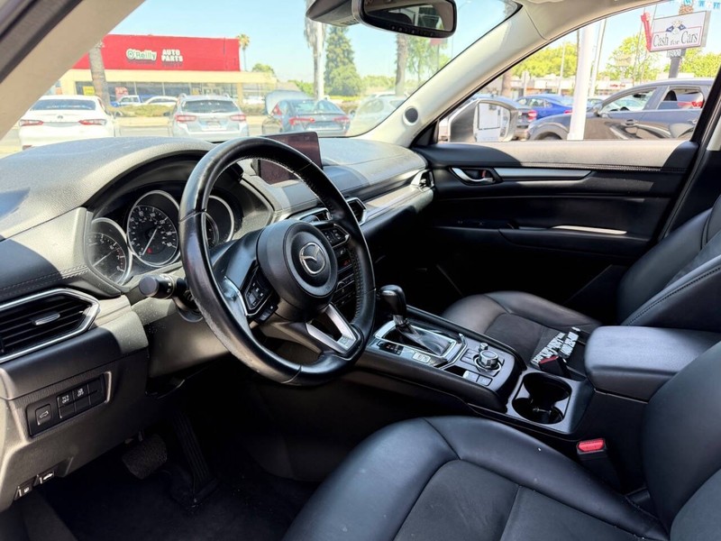 Mazda CX-5 Vehicle Full-screen Gallery Image 11