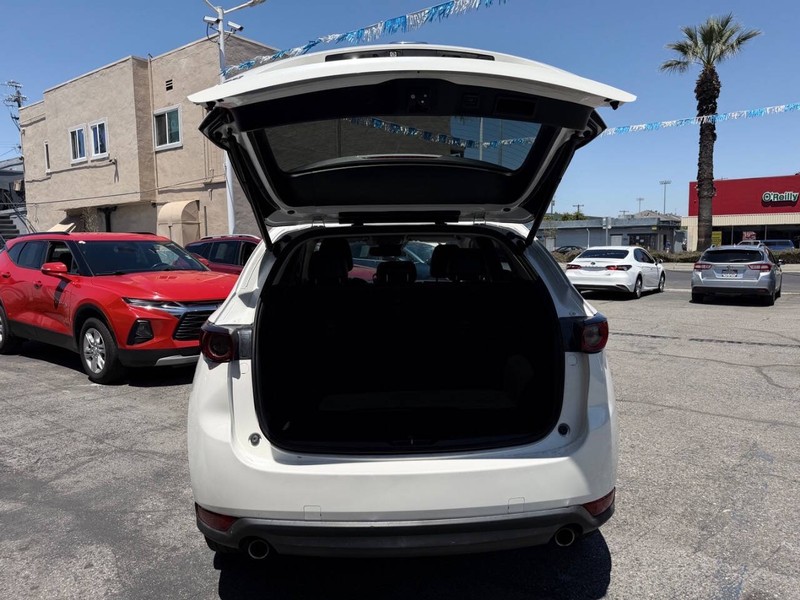Mazda CX-5 Vehicle Full-screen Gallery Image 13