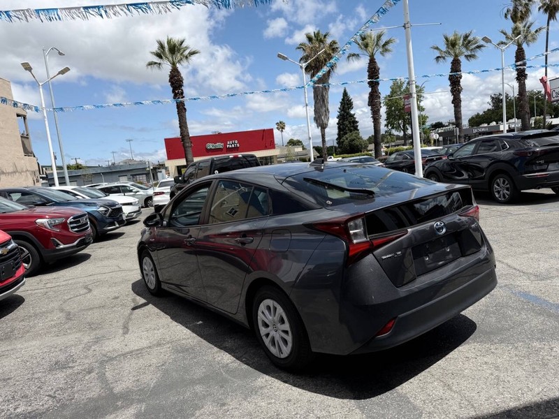 Toyota Prius Vehicle Full-screen Gallery Image 07