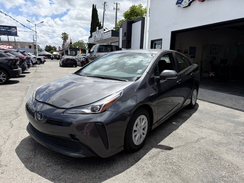 Toyota Prius Vehicle Full-screen Gallery Image 09