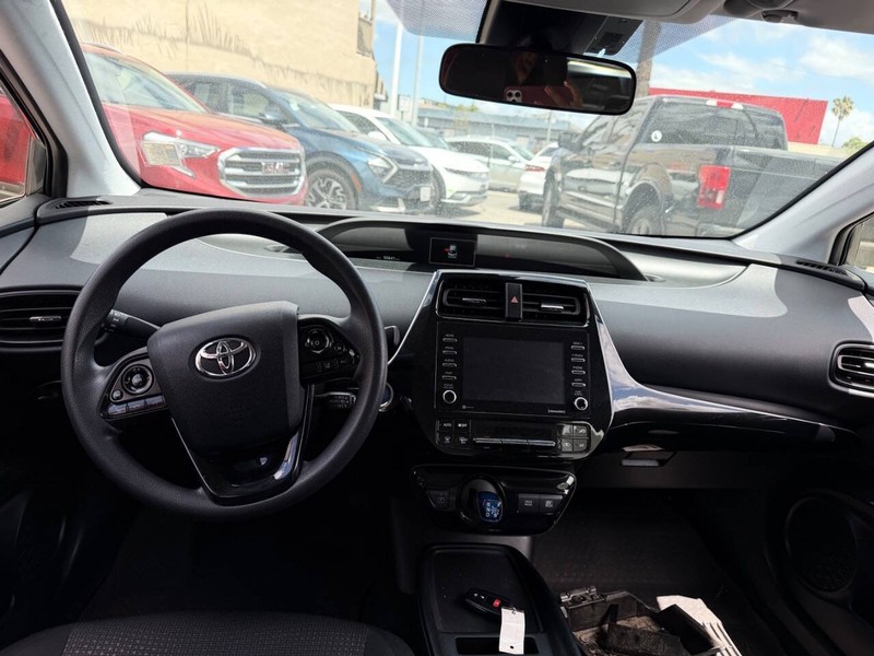 Toyota Prius Vehicle Full-screen Gallery Image 11