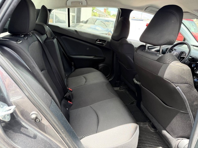 Toyota Prius Vehicle Full-screen Gallery Image 12