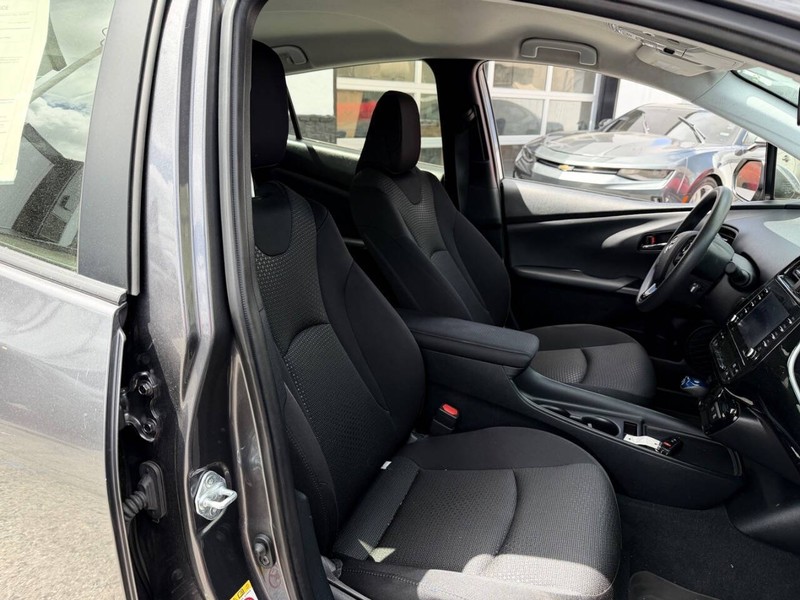 Toyota Prius Vehicle Full-screen Gallery Image 13