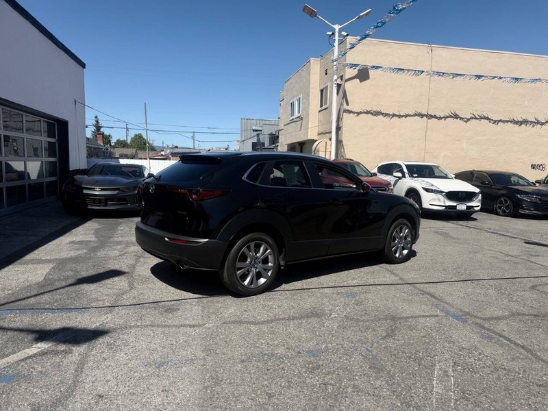 Mazda CX-30 Vehicle Full-screen Gallery Image 04
