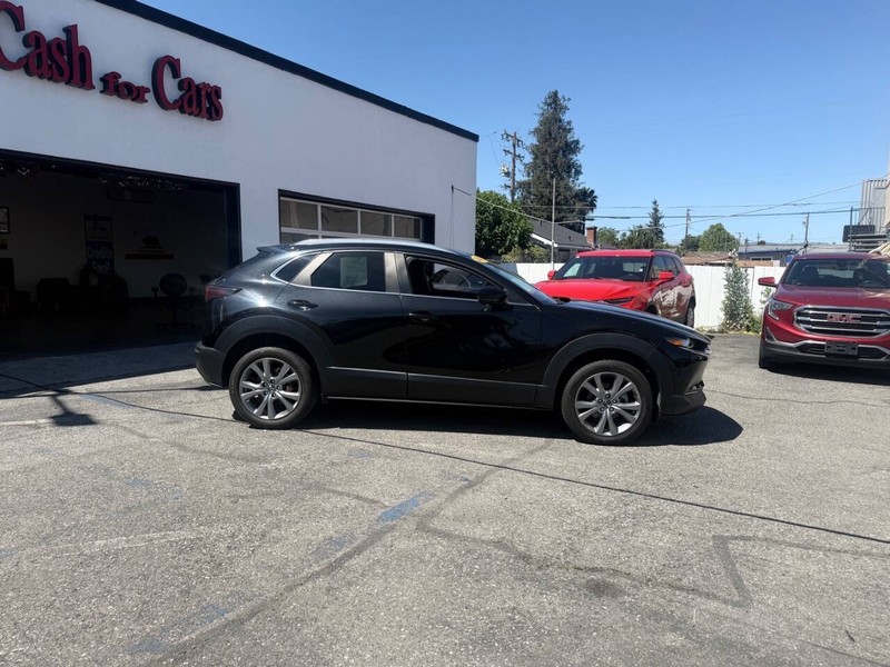 Mazda CX-30 Vehicle Full-screen Gallery Image 05
