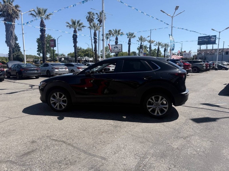 Mazda CX-30 Vehicle Full-screen Gallery Image 08