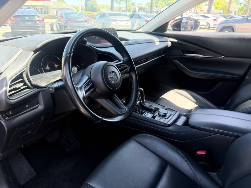 Mazda CX-30 Vehicle Full-screen Gallery Image 10