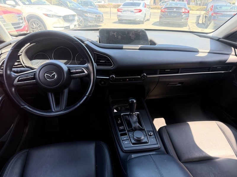 Mazda CX-30 Vehicle Full-screen Gallery Image 11