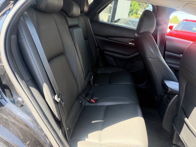 Mazda CX-30 Vehicle Full-screen Gallery Image 13