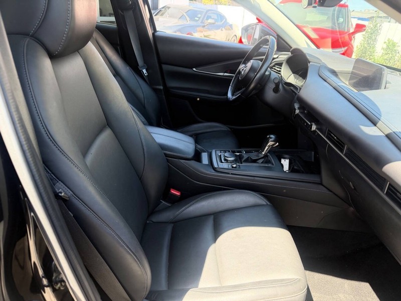 Mazda CX-30 Vehicle Full-screen Gallery Image 14