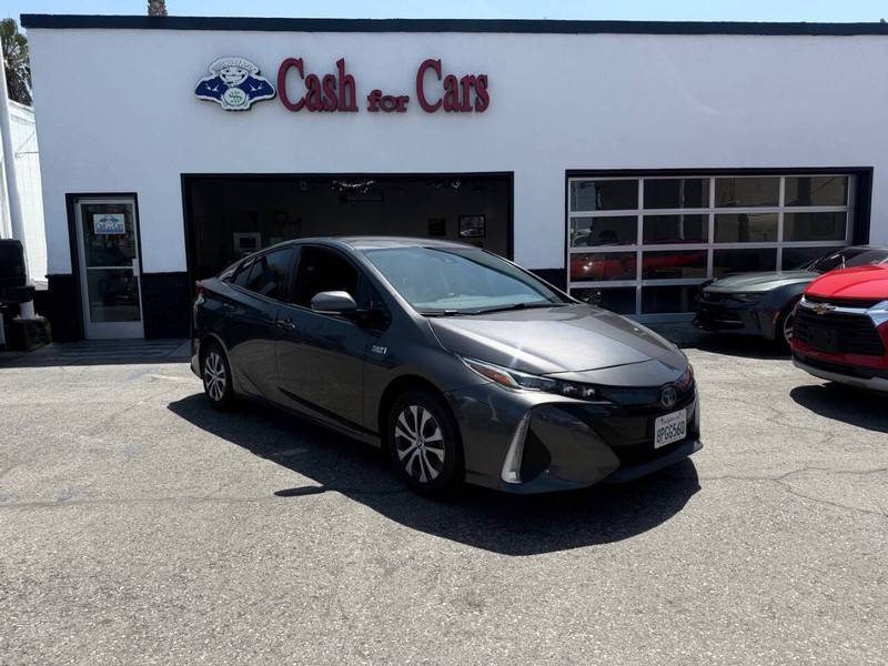 Toyota Prius Prime Vehicle Full-screen Gallery Image 02