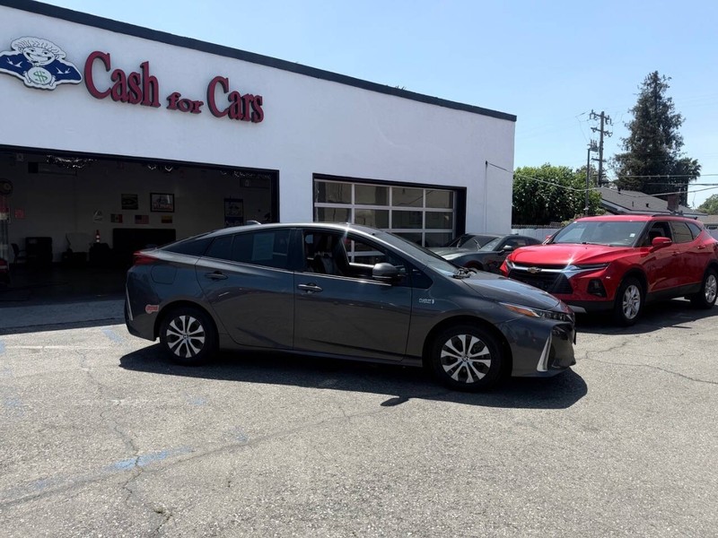 Toyota Prius Prime Vehicle Full-screen Gallery Image 03