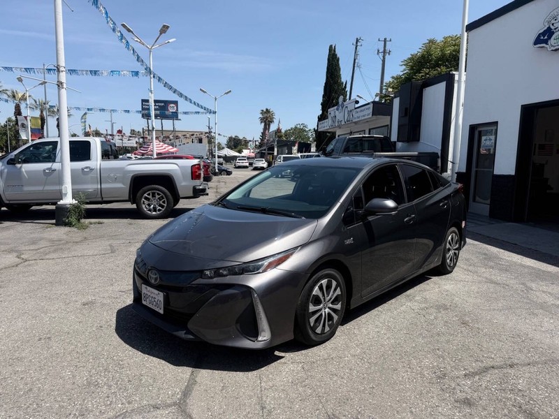 Toyota Prius Prime Vehicle Full-screen Gallery Image 09