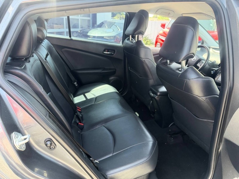 Toyota Prius Prime Vehicle Full-screen Gallery Image 12