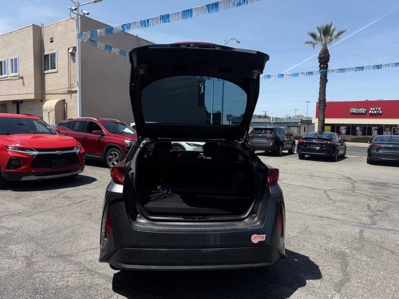 Toyota Prius Prime Vehicle Full-screen Gallery Image 14