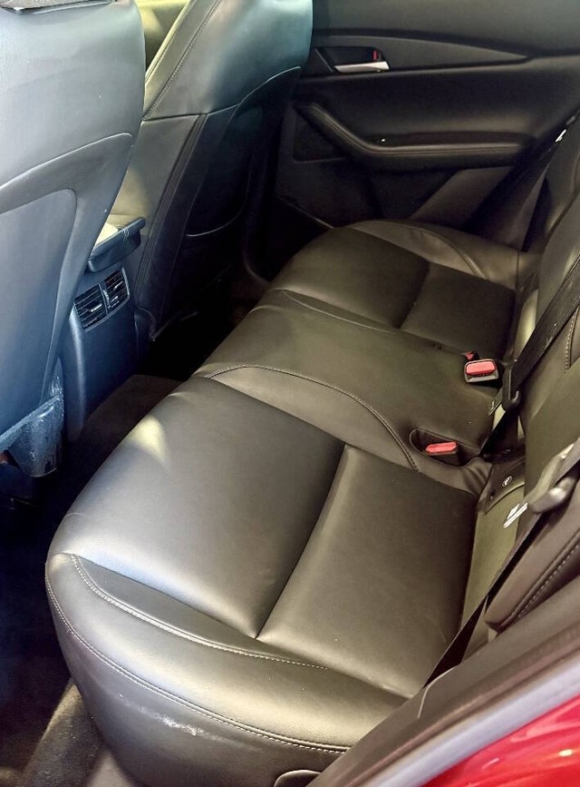 Mazda CX-30 Vehicle Full-screen Gallery Image 19