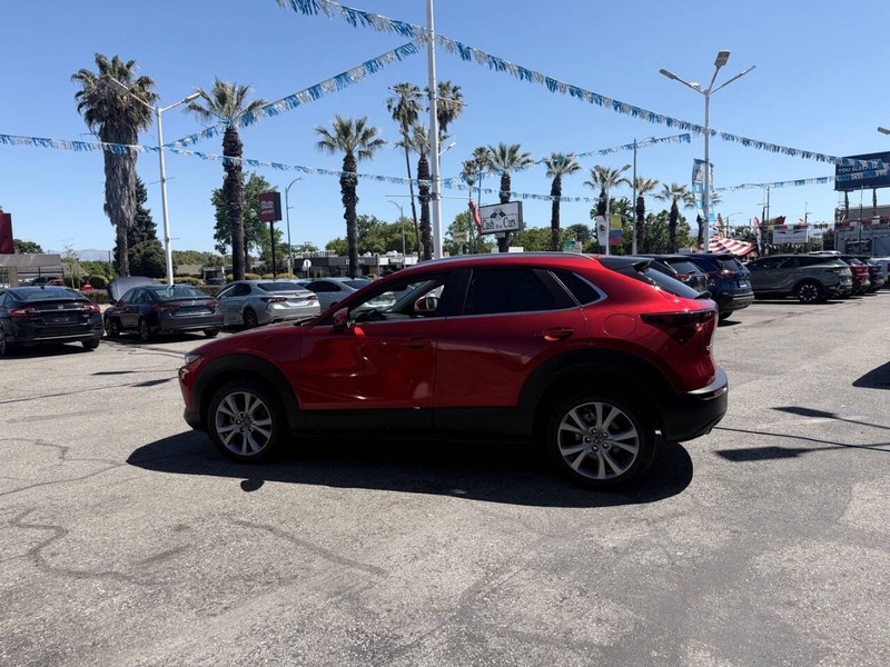 Mazda CX-30 Vehicle Full-screen Gallery Image 06