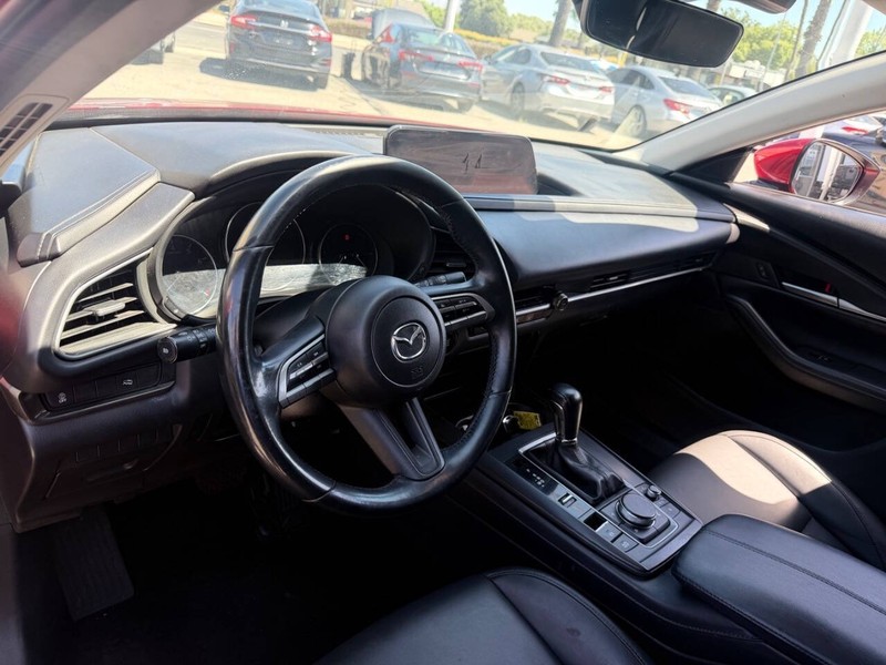 Mazda CX-30 Vehicle Full-screen Gallery Image 10