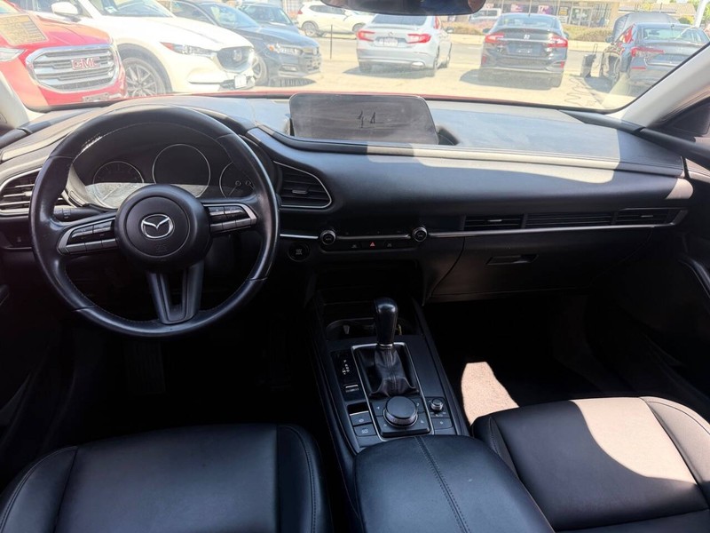 Mazda CX-30 Vehicle Full-screen Gallery Image 11