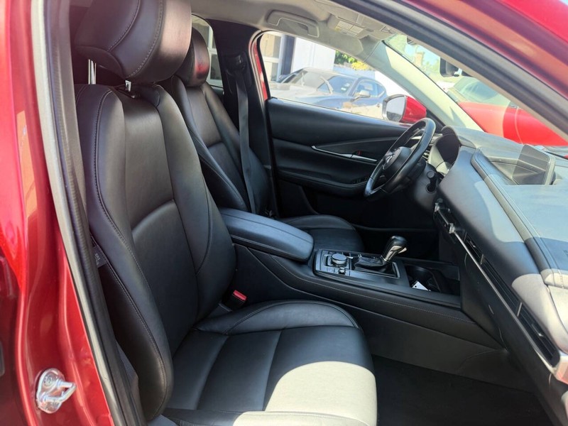 Mazda CX-30 Vehicle Full-screen Gallery Image 13