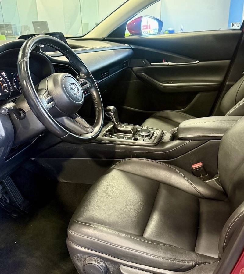 Mazda CX-30 Vehicle Full-screen Gallery Image 16