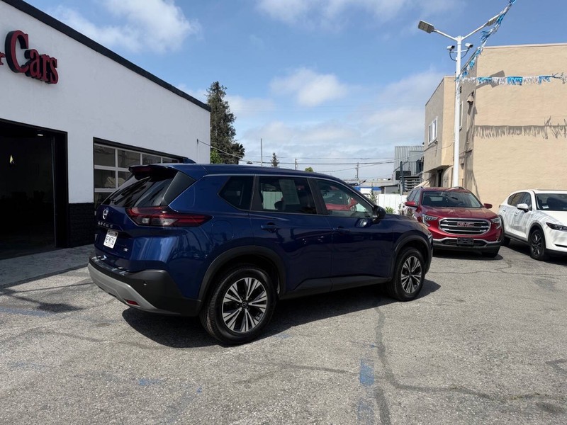 Nissan Rogue Vehicle Full-screen Gallery Image 06