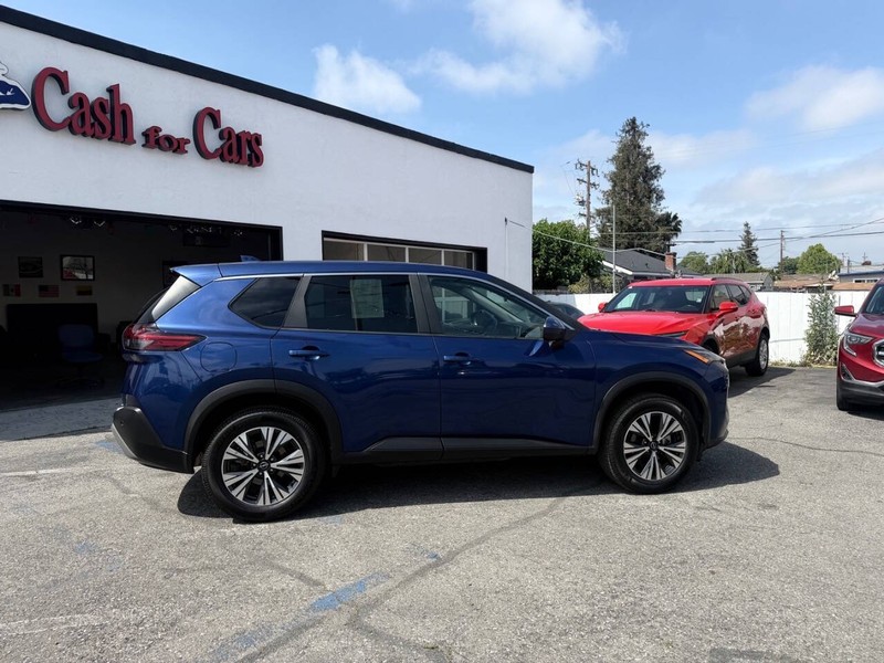 Nissan Rogue Vehicle Full-screen Gallery Image 07