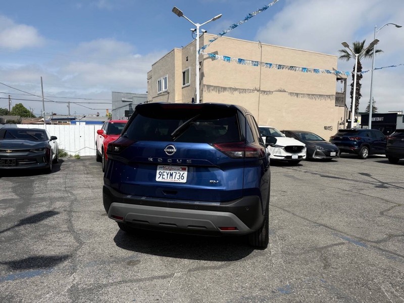 Nissan Rogue Vehicle Full-screen Gallery Image 08