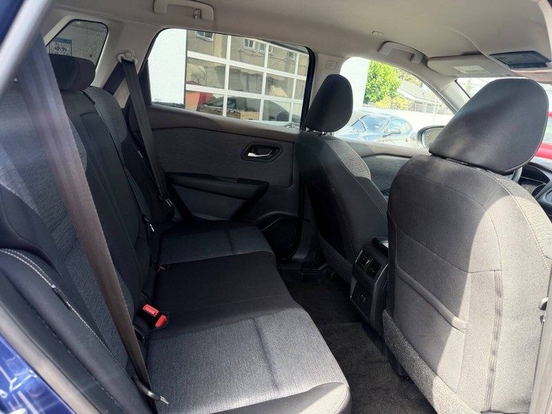 Nissan Rogue Vehicle Full-screen Gallery Image 14