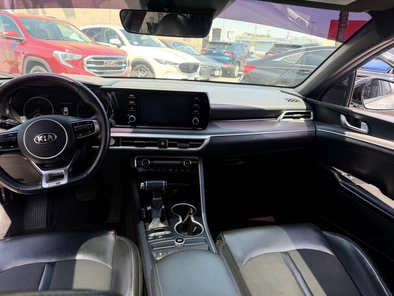 Kia K5 Vehicle Full-screen Gallery Image 10