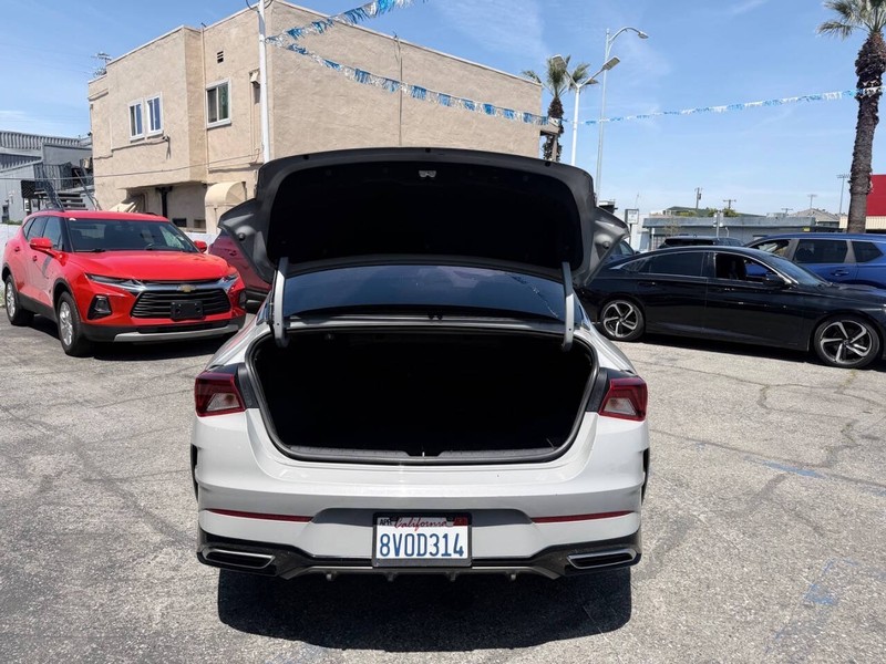 Kia K5 Vehicle Full-screen Gallery Image 11