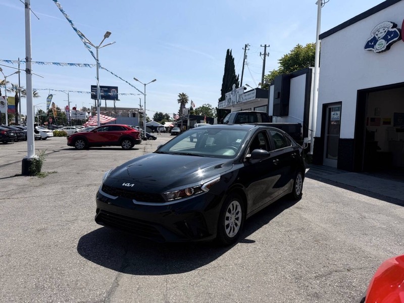 Kia Forte Vehicle Full-screen Gallery Image 07