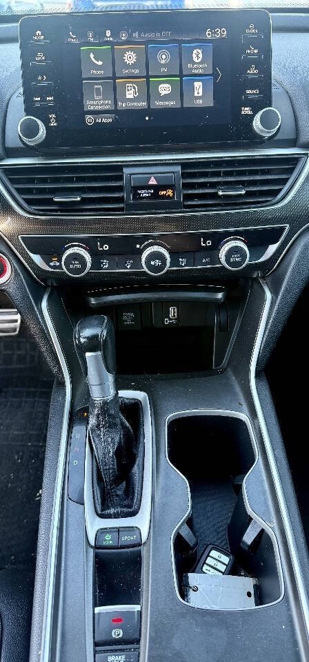 Honda Accord Sedan Vehicle Full-screen Gallery Image 05