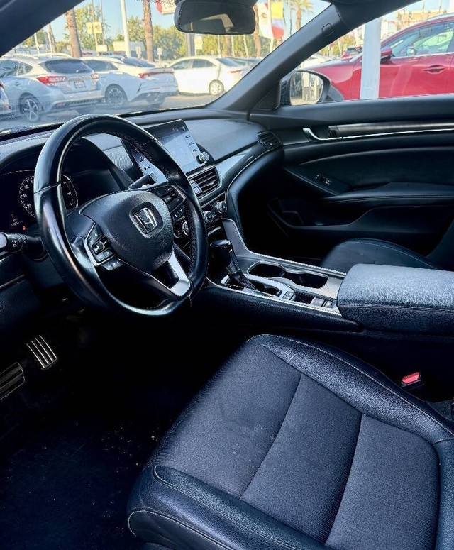 Honda Accord Sedan Vehicle Full-screen Gallery Image 10