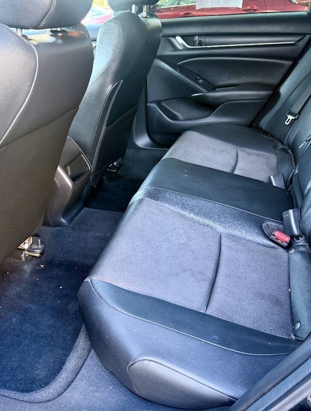 Honda Accord Sedan Vehicle Full-screen Gallery Image 12