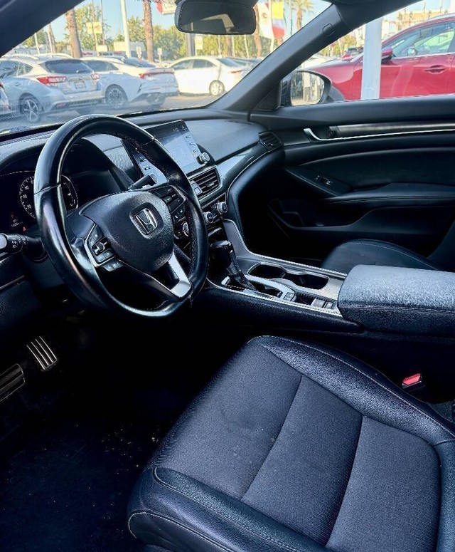 Honda Accord Sedan Vehicle Full-screen Gallery Image 16