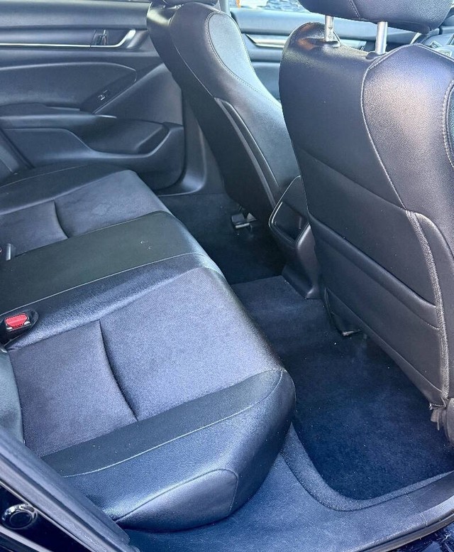 Honda Accord Sedan Vehicle Full-screen Gallery Image 18