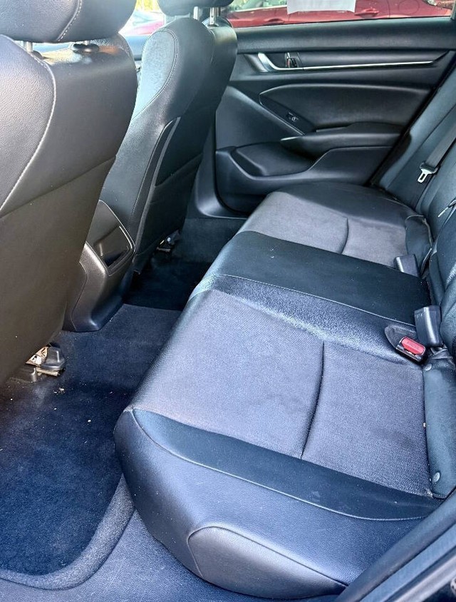 Honda Accord Sedan Vehicle Full-screen Gallery Image 19