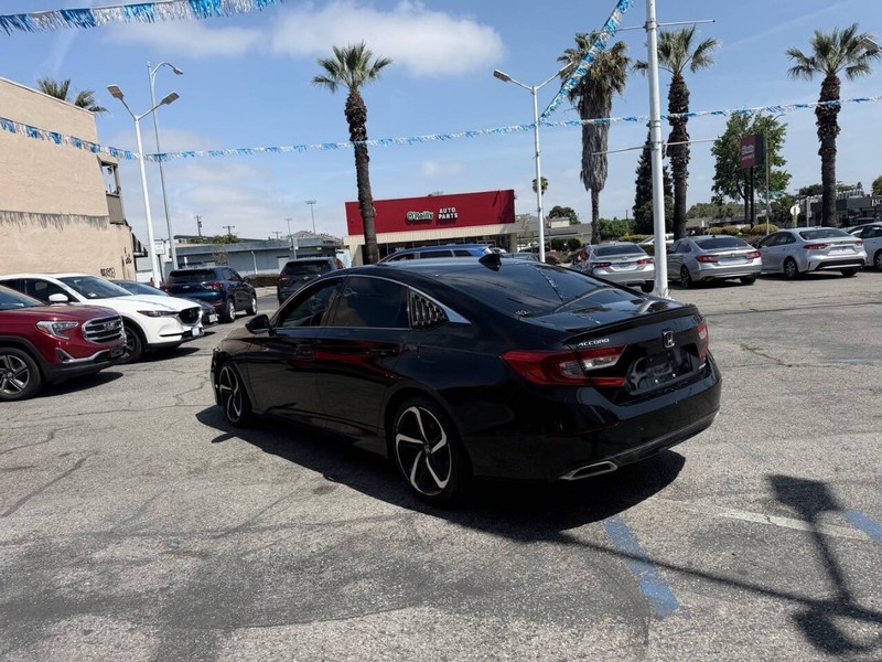Honda Accord Sedan Vehicle Full-screen Gallery Image 06
