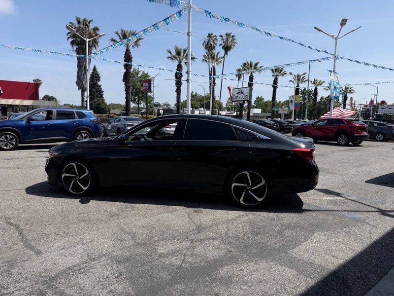 Honda Accord Sedan Vehicle Full-screen Gallery Image 07