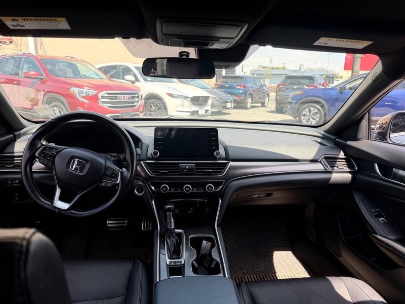 Honda Accord Sedan Vehicle Full-screen Gallery Image 10