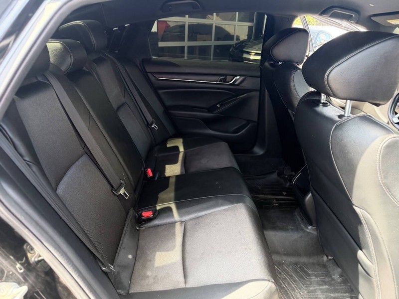 Honda Accord Sedan Vehicle Full-screen Gallery Image 13